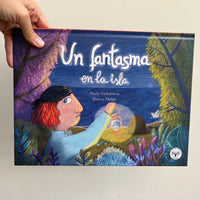 UN FANTASMA EN LA ISLA