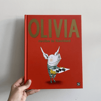 OLIVIA RECIBE LA NAVIDAD