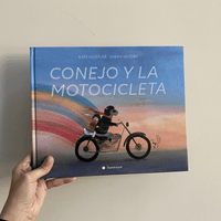 CONEJO Y LA MOTOCICLETA
