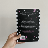 ISADORA MOON VA A UNA PIYAMADA