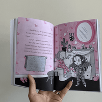 ISADORA MOON VA A UNA PIYAMADA